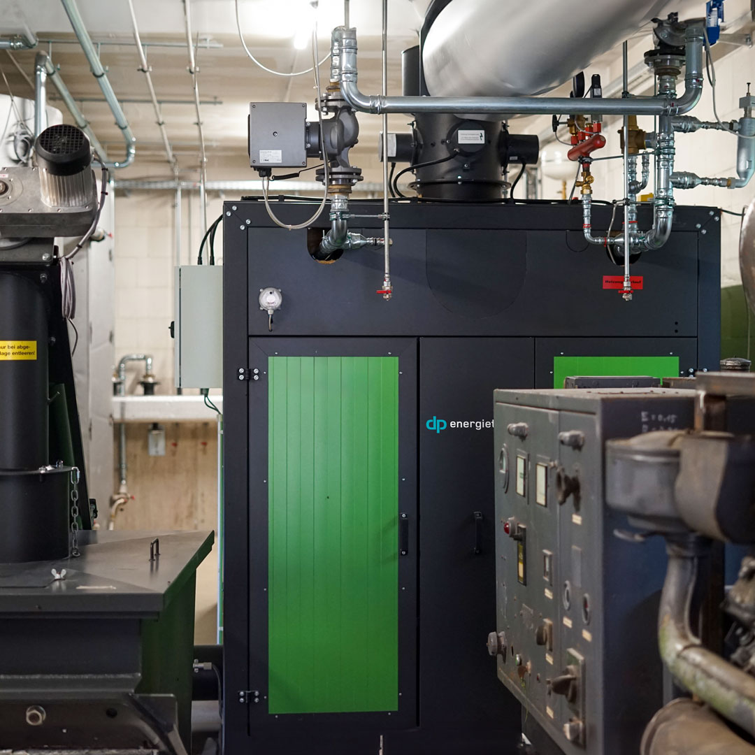 Grüne Heizomat Biomasseheizung in einer Heizzentrale