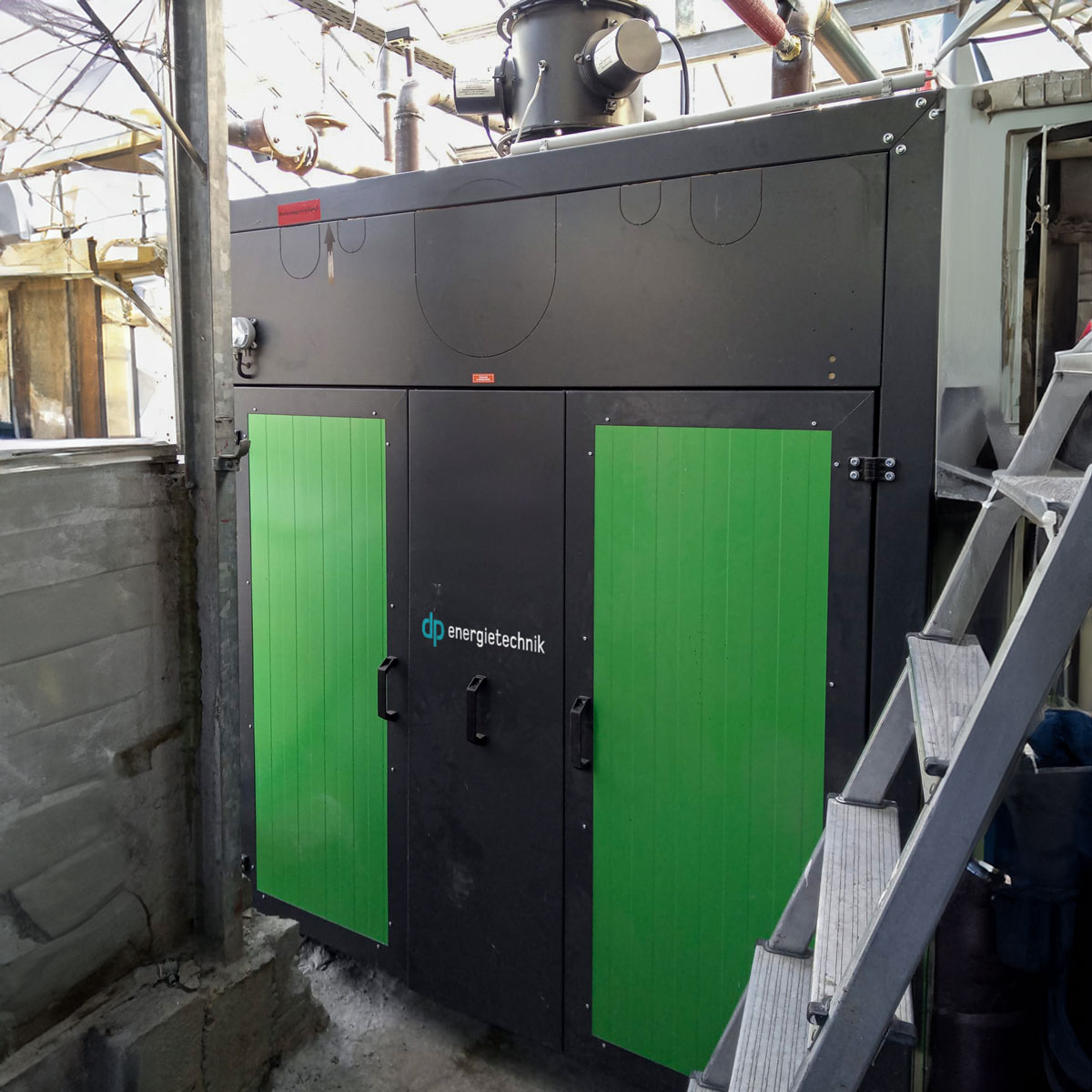 hackschnitzelheizung-gartenbau-prozesswaerme Biomasseheizung von Heizomat in einem Gewächshaus