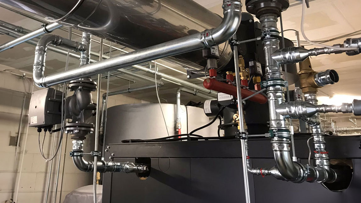 Messsysteme und Rohrleitungen einer Biomasseheizung