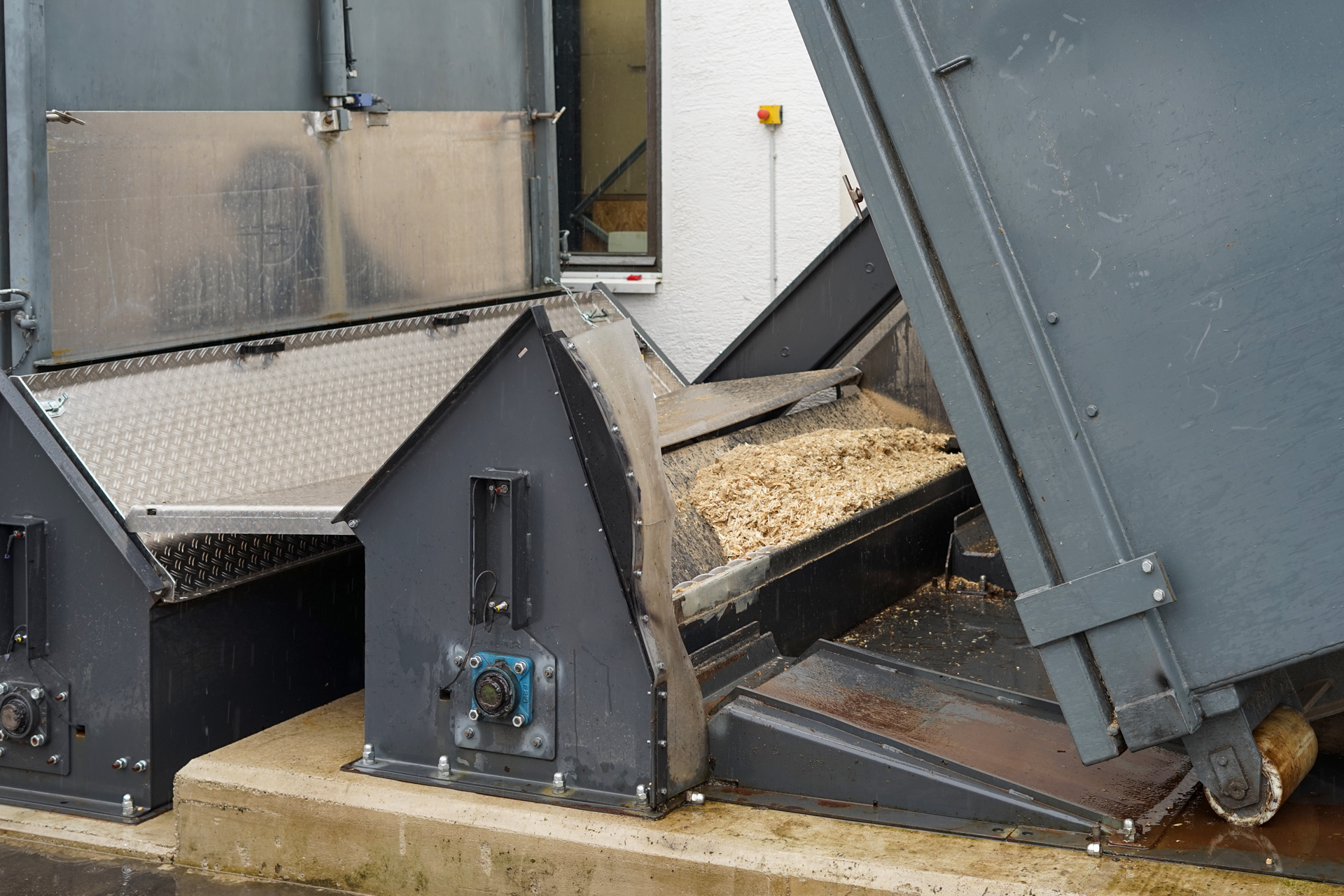 Schubbodencontainer mit Adapterplatte für Hackschnitzelbunker