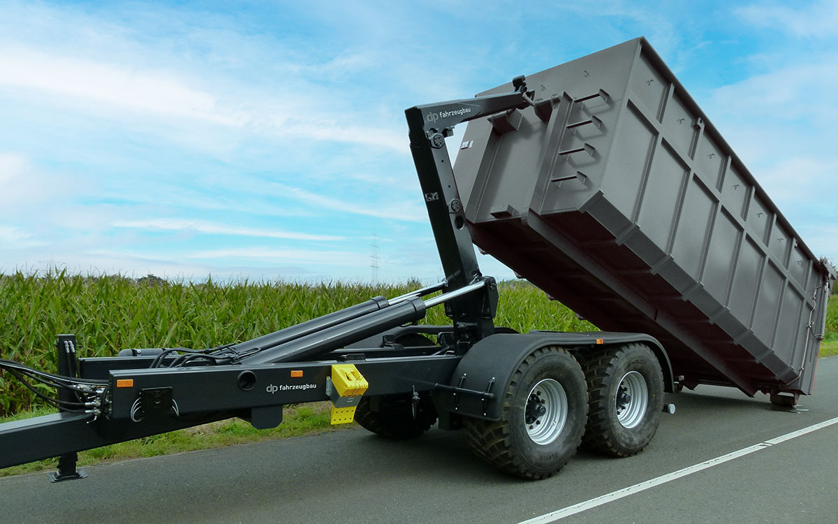 Hakenliftanhaenger-dpfahrzeugbau-doppelbereifung Hakenliftcontainer mit Agrar-Bereifung