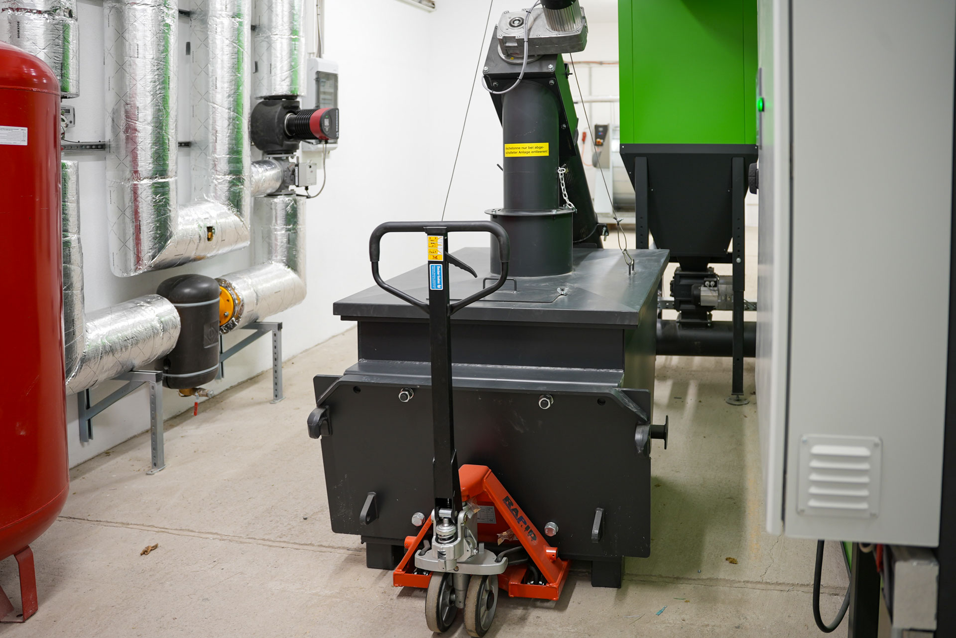 aschetonne-hackschnitzel-heizung Aschecontainer eine Biomasseheizung