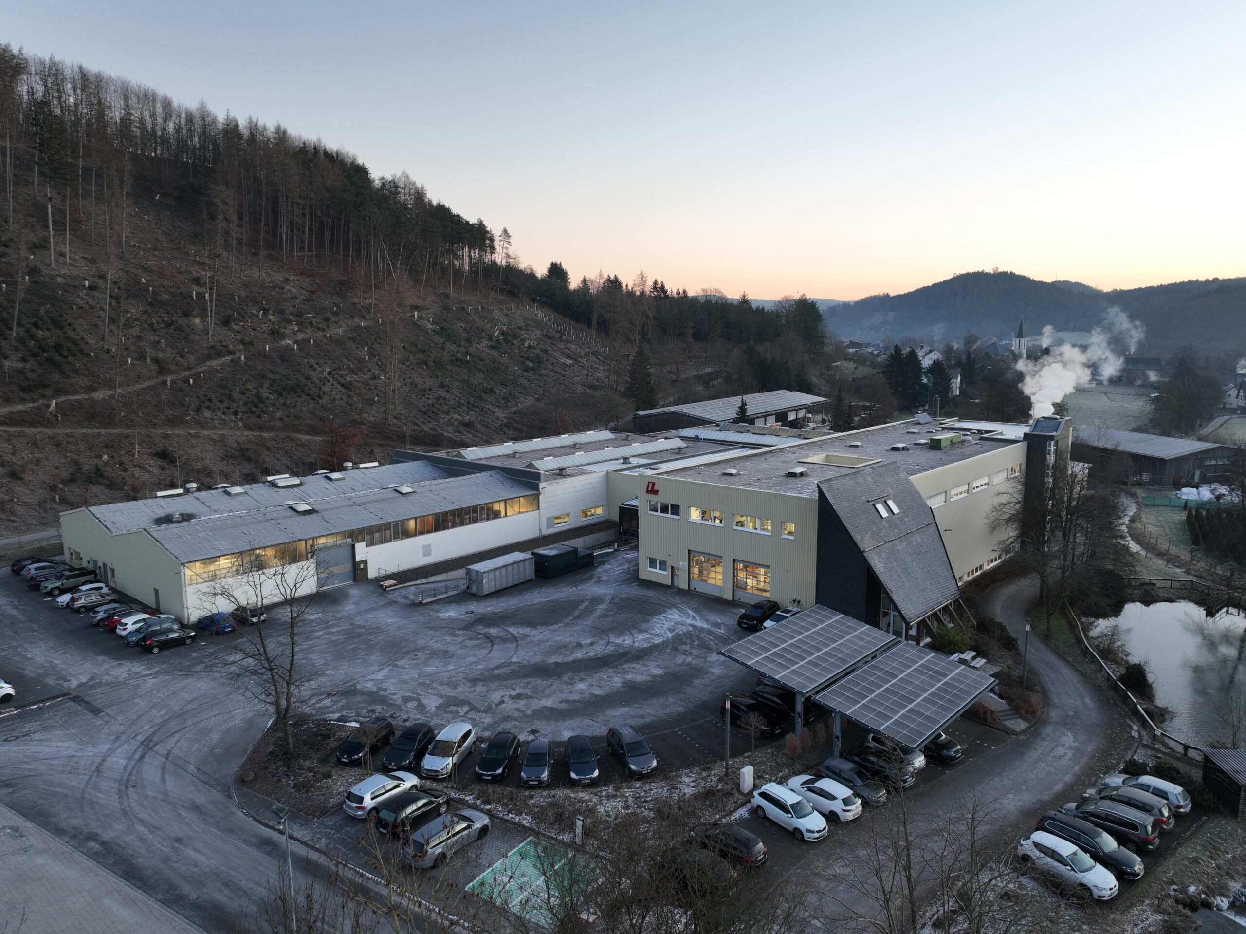 default Luftaufnahme des Industriebetriebes Langer aus Meschede