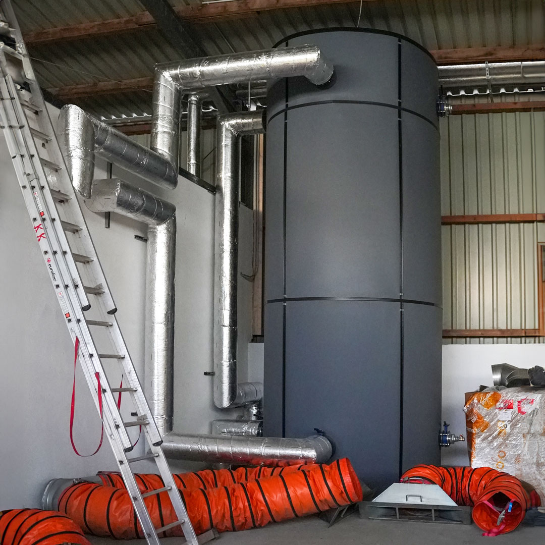 pufferspeicher-biomasseheizung-trocknung-sm Pufferspeicher für eine Biomasseheizung in einem Wärme-Contractor-Projekt