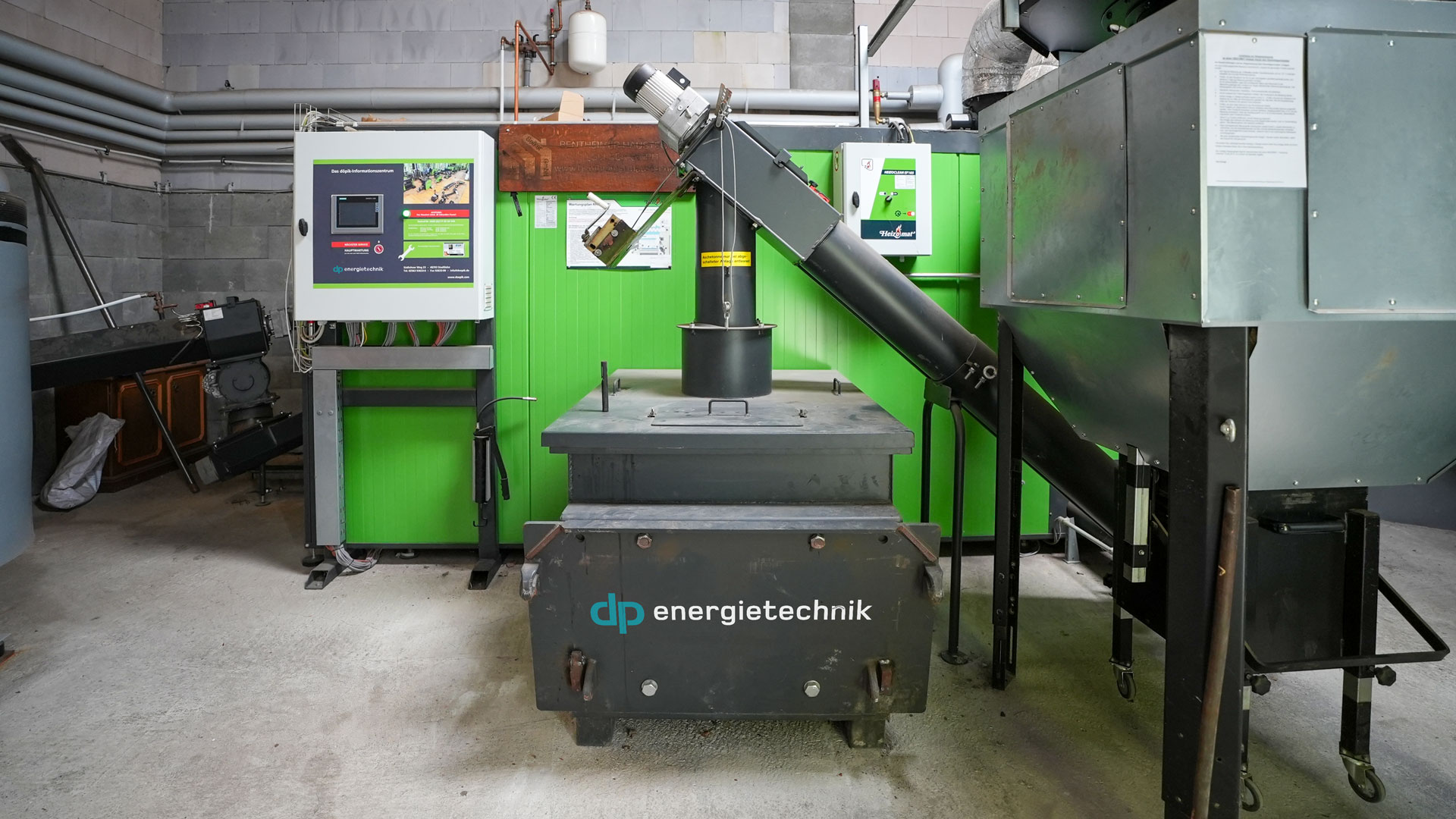 Aschecontainer mit Frontlader Aufnahme für die Ascheentsorgung bei einer Hackschnitzelheizung