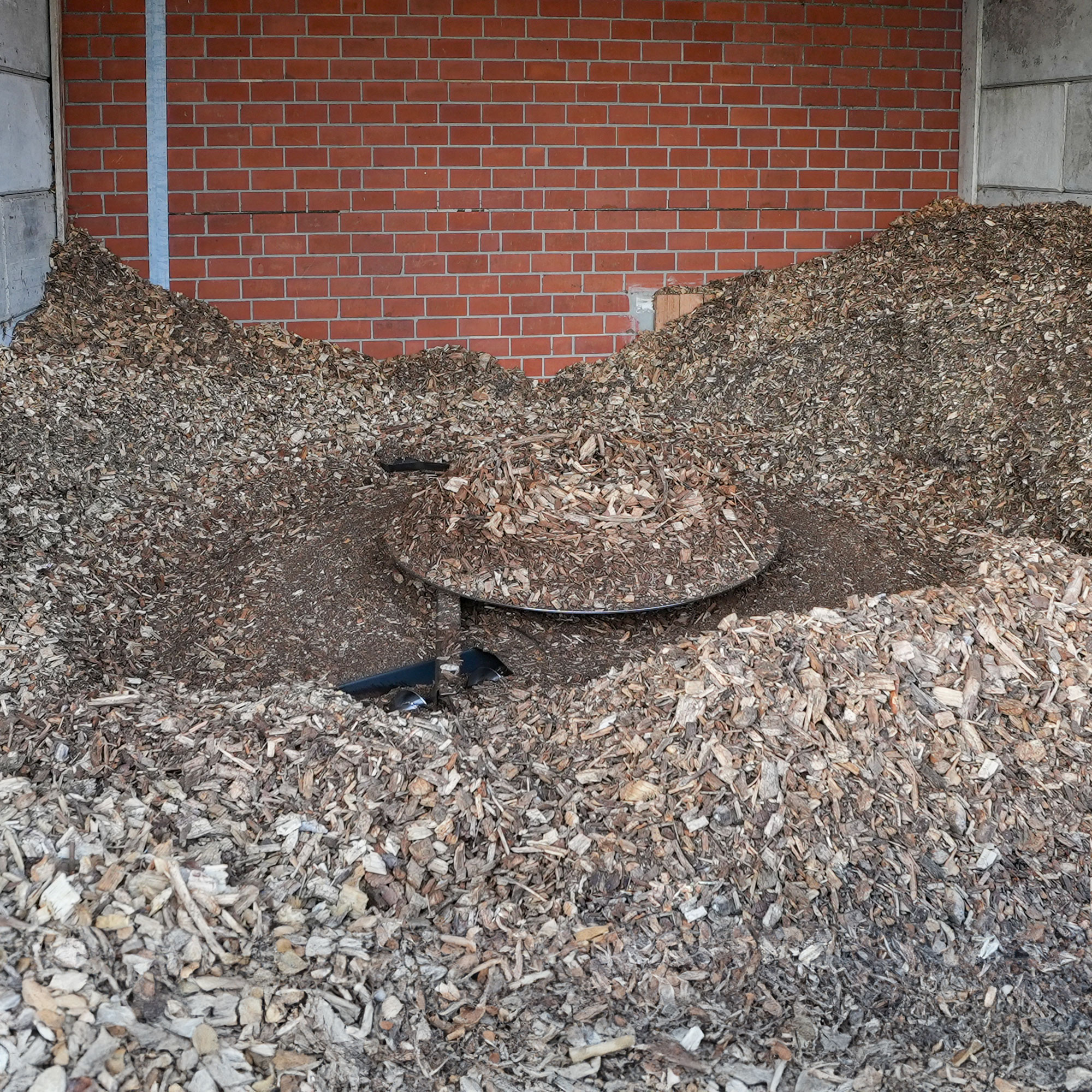 brennstoff-bunker-holz Hackschnitzelbunker mit Holzhackschnitzeln und Austragungstechnik