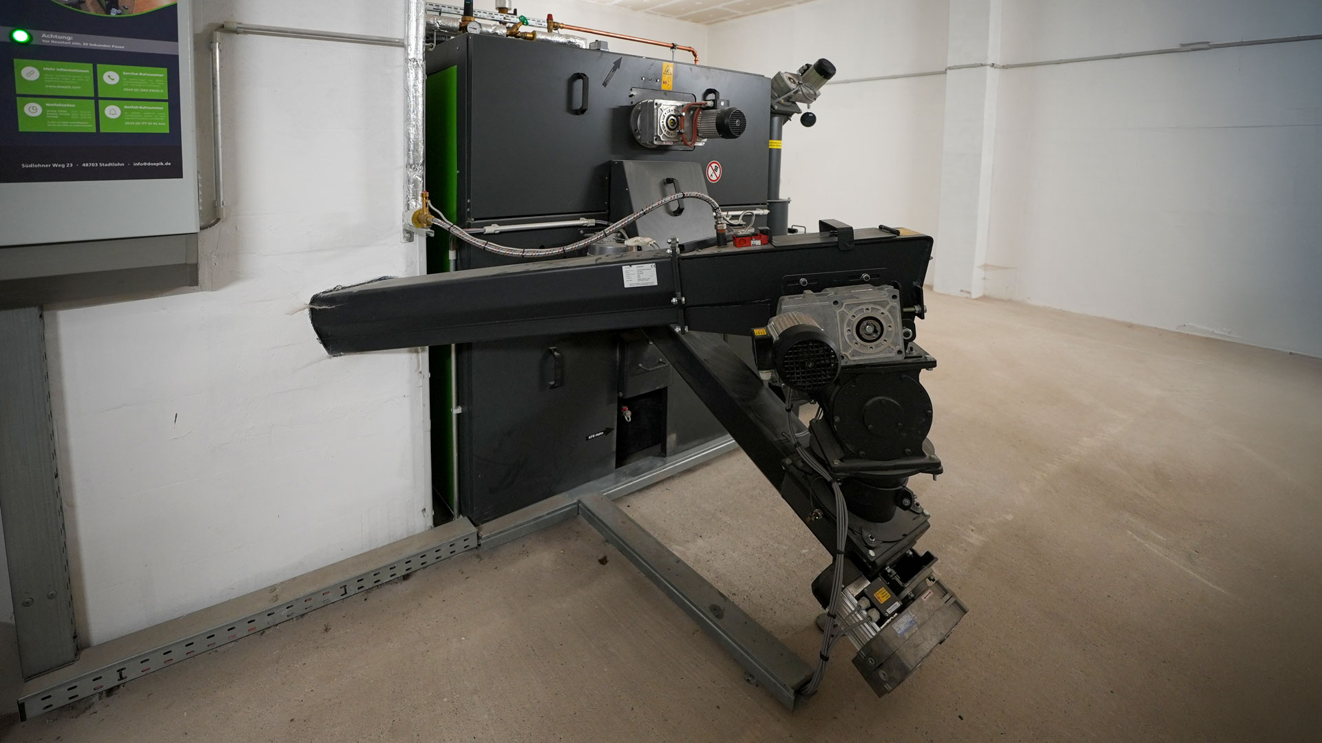 Brennstofffördertechnik und Zellenradschleuse für eine Biomasseheizung