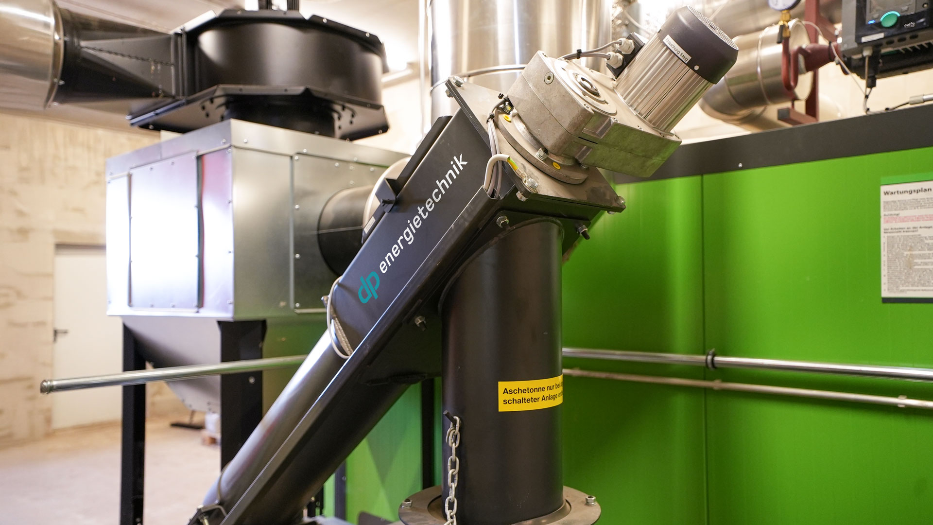 schrägförderer-aschecontainer-heizomat Schrägfördereinheit von Heizomat zur Entaschung