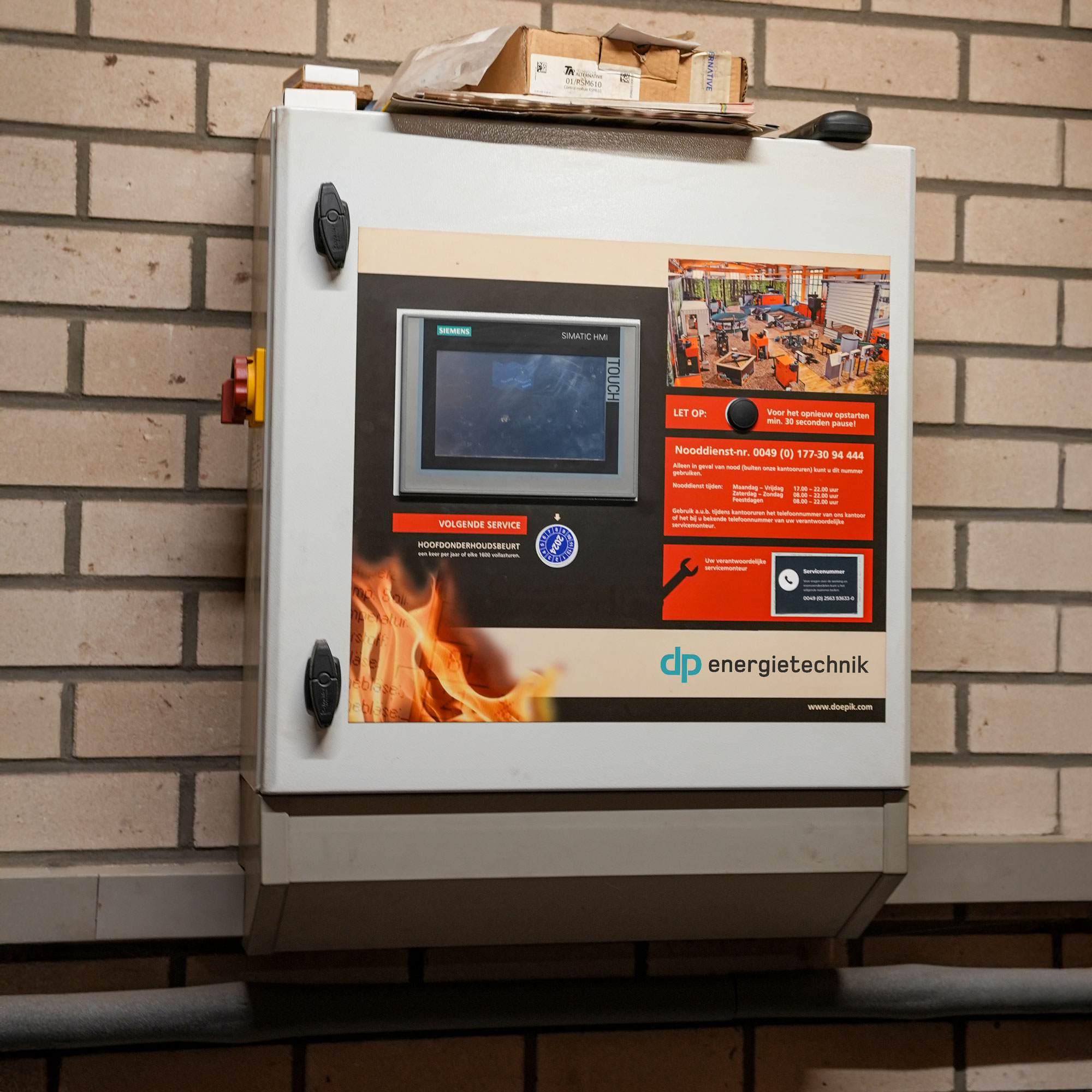 schaltschrank-siemens-heizung Schaltschrank einer Heizomat Hackschnitzelheizung