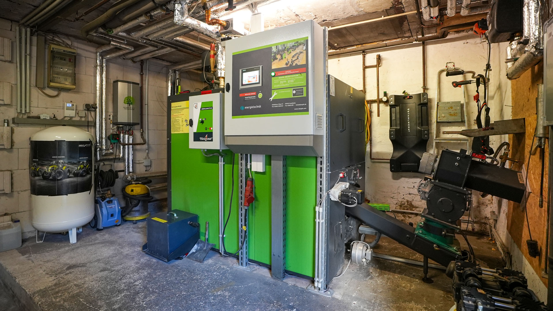 Hackschnitzelheizung in einem Heizungsraum