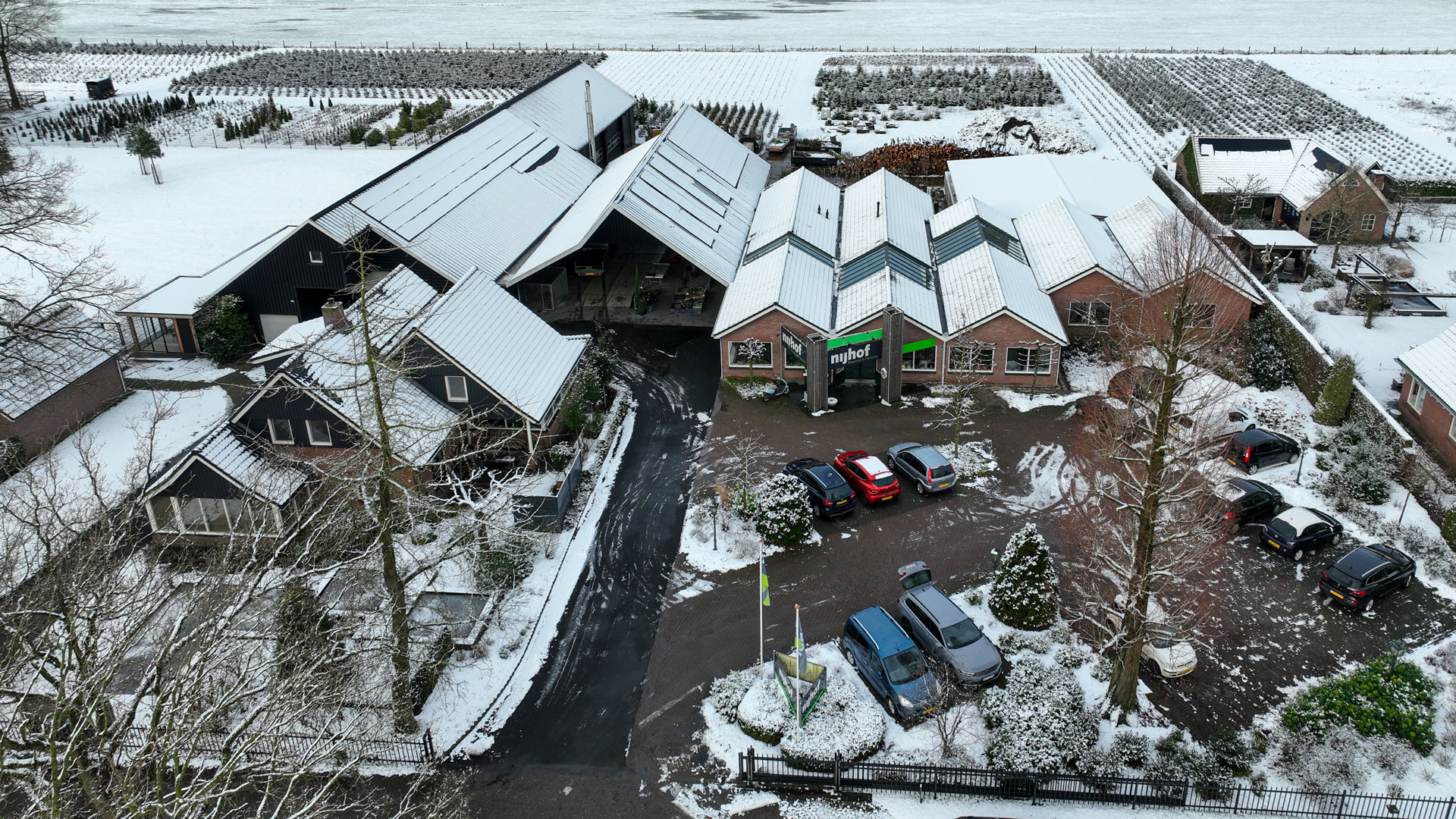 nijhof-lufaufnahme-heizomat Drohnenaufnahme des verschneiten Firmengeländes der Firma Nijhof