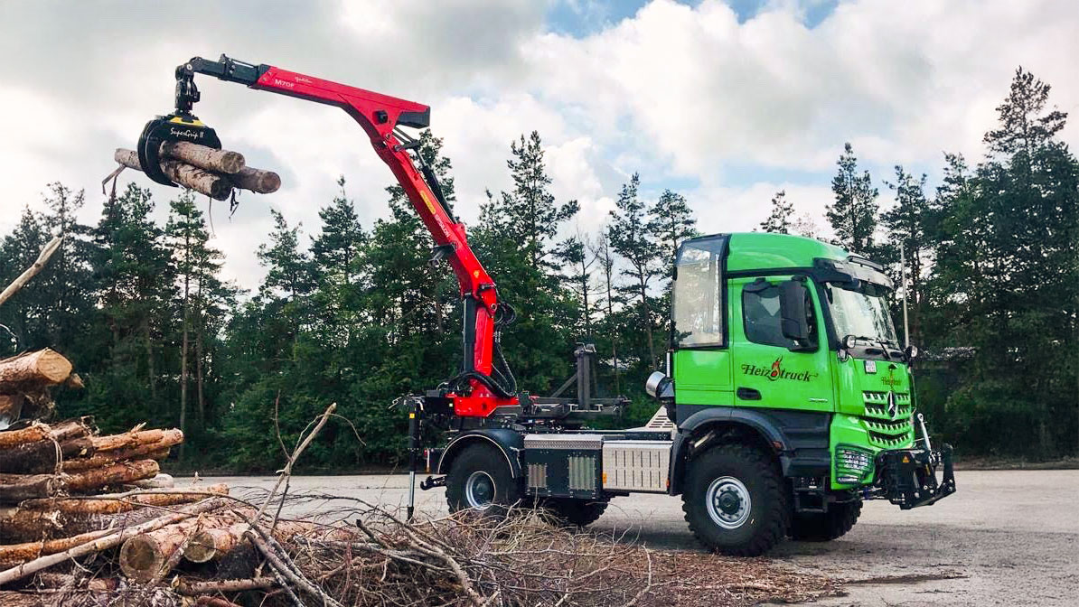 Heizotruck V1 mit aufgebautem Palfinger Ladekran