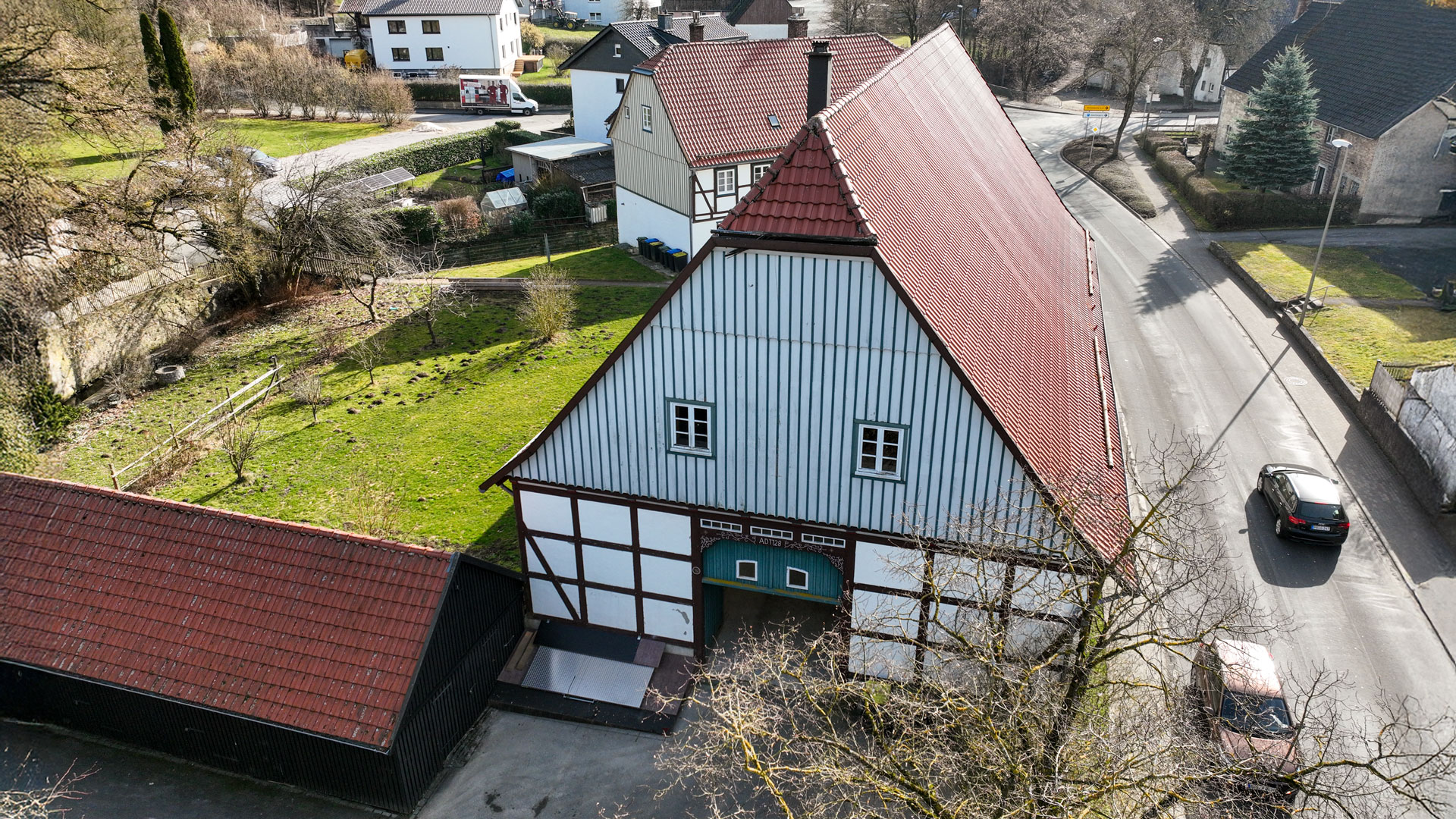 Fachwerkscheunbe aus dem Jahr 1728 mit Eindrückschnecke für die Bunkerbefüllung