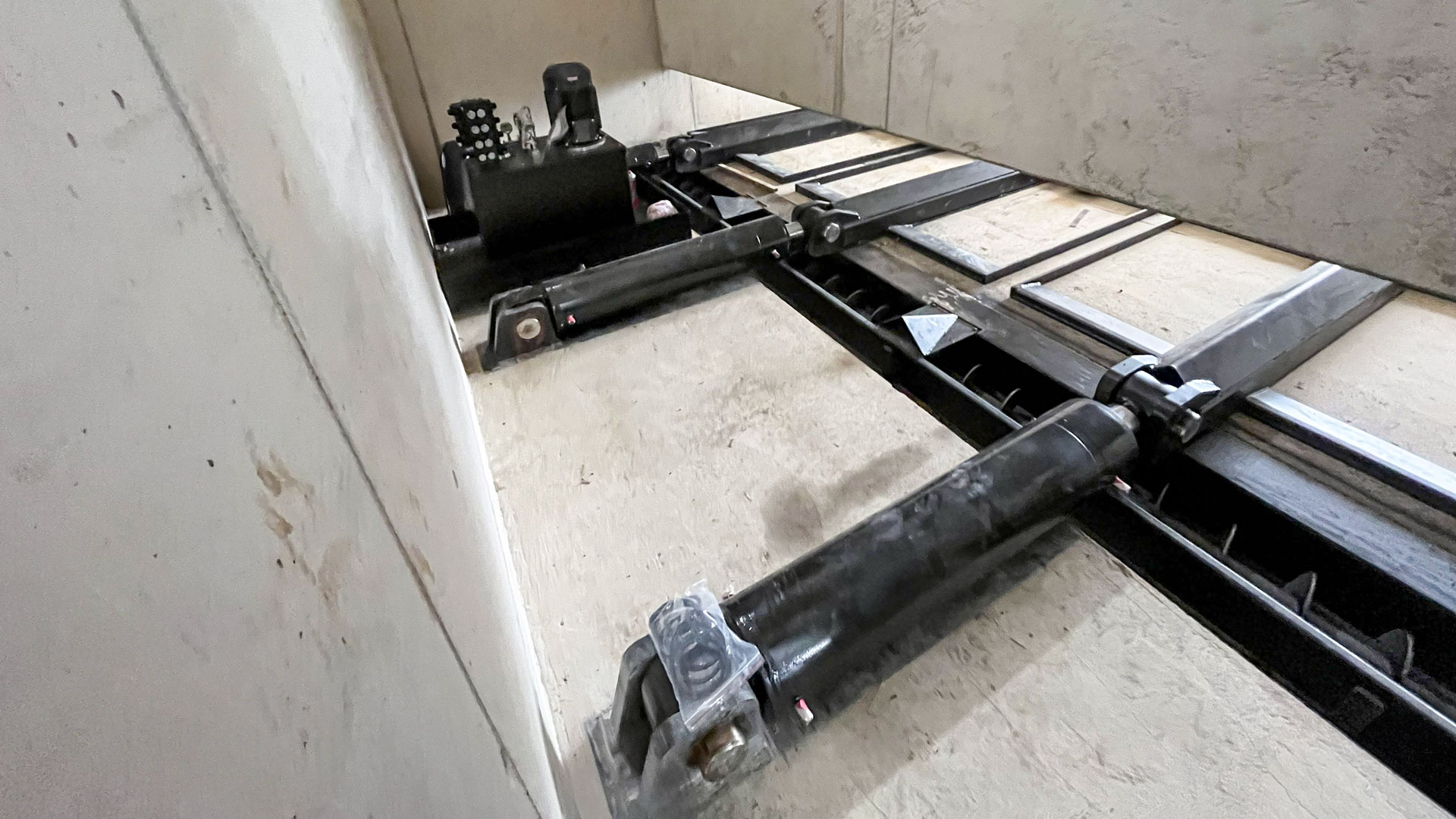 Schubbodenaustraguzng und Schnecke für Hackschnitzel