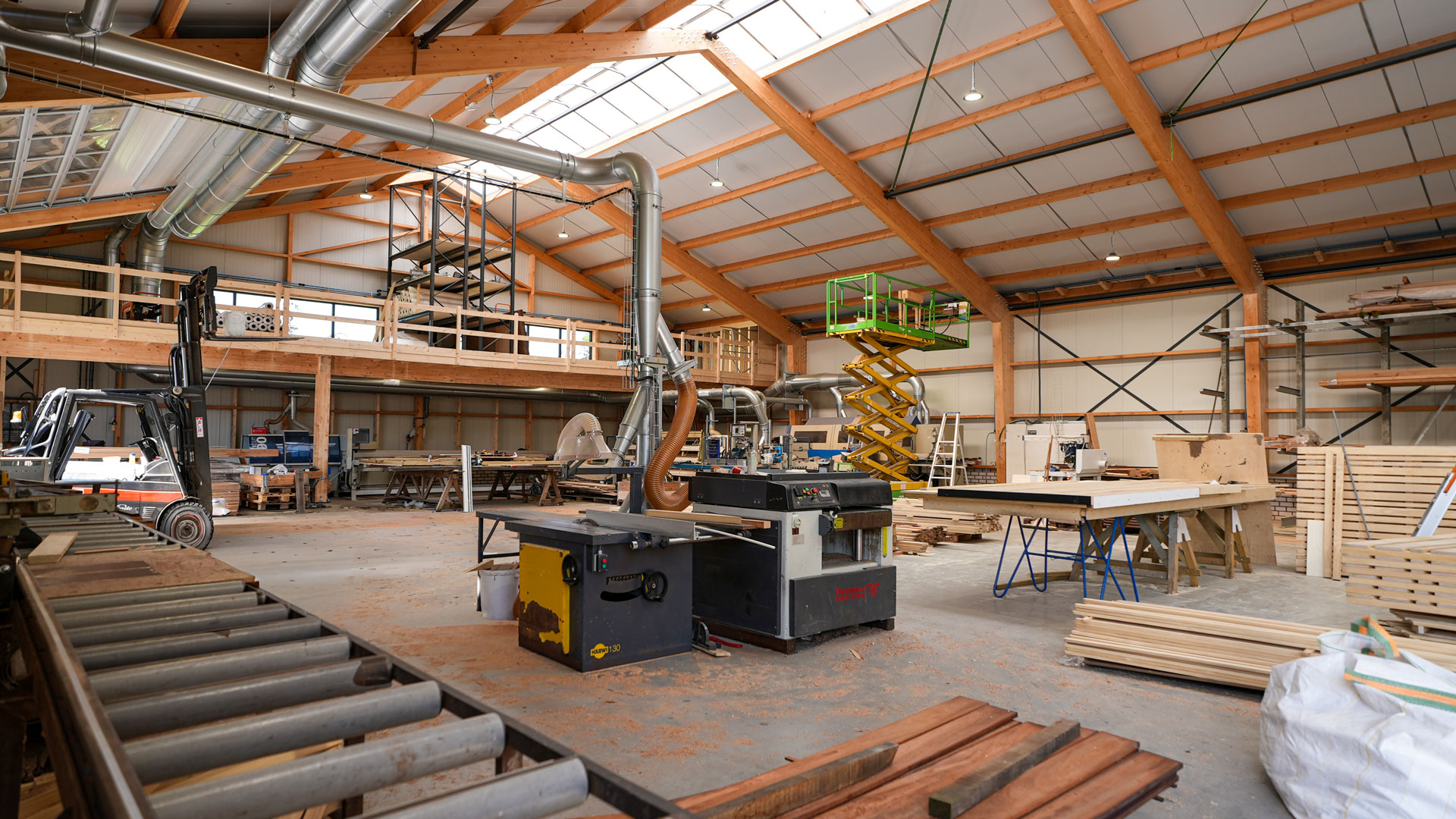 van-aarle-niederlande-späneheizung Fertigungshalle des holzverarbeitenden Betriebs van Aarle in Sint-Oedenrode